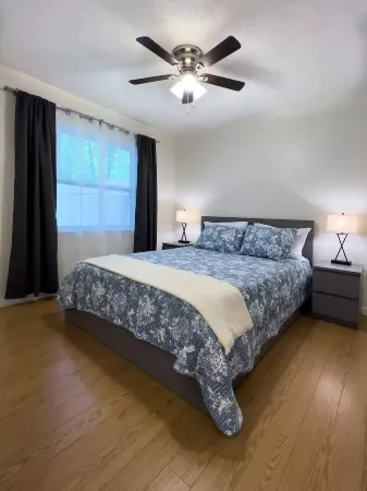 Cozy & bright 2-bedroom townhouse in Alachua Отели в г. Алачуа