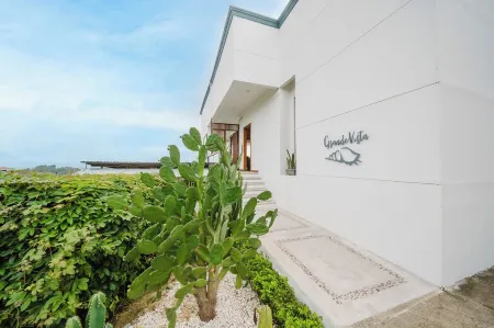 Million dollar Sunset Views and centrally located in Manuel Antonio