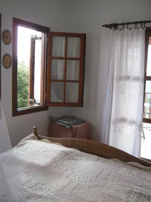 Spiti Avra - Pilioritic house with valley view - 2km from the sea Hotel a Argalasti