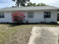 Vera Cottage 10 minutes from St Pete Downtown & Pier 2 bedrooms- 2 king 2 twin