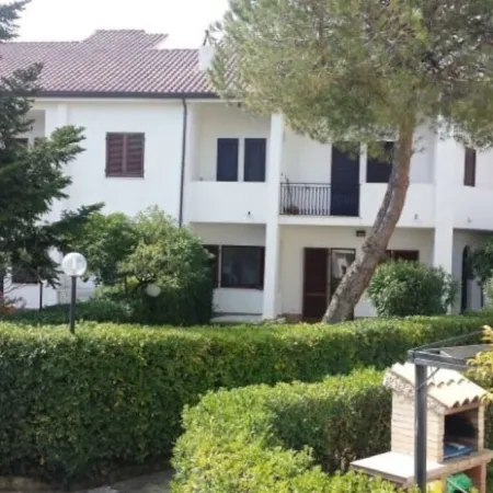Beach House with Large Garden (Seaside Paradise Vasto)