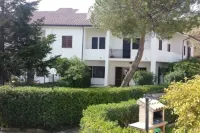 Beach House with Large Garden (Seaside Paradise Vasto) Hotel a