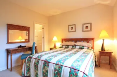 Recent house close to Kenmare Hotel a 