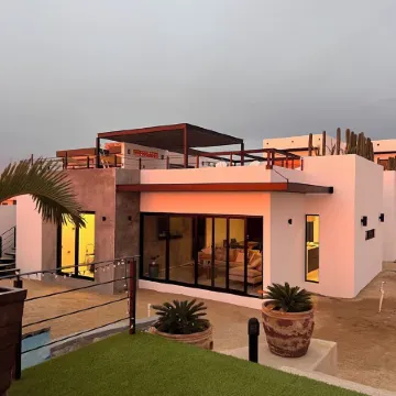 Modern, Clean & Airy Beach Retreat with Pool and Rooftop Ocean Views