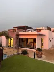 Casita by the SeaPool, Modern,  private rooftop, king beds2 minute to beach!