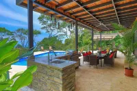 Sea Breeze II Luxury 6 BR Oceanview Estate between Dominical and Manuel Antonio Hotels in Savegre