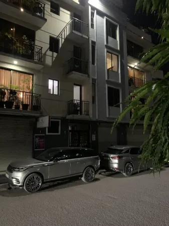 Furnished apartments ideally located behind the Golf de Kinshasa Отели рядом с достопримечательностью «Église Porte des Cieux»