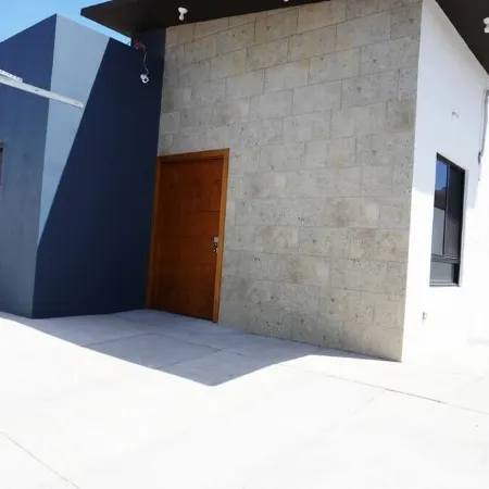 Exclusive San Marino Villa: Modern, Accessible, A/C & Hot Tub