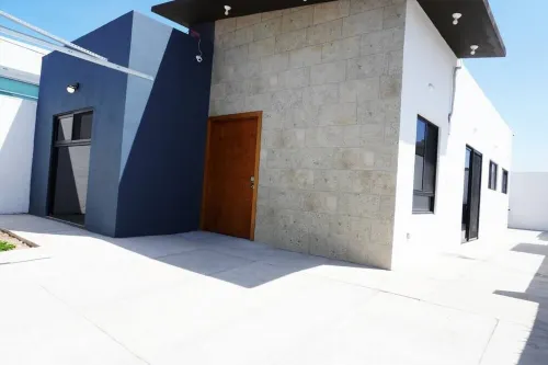 Exclusive San Marino Villa: Modern, Accessible, A/C & Hot Tub