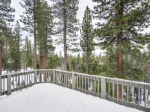 The Royal Canterbury Retreat - Near Kings Beach & Lake Tahoe