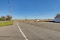 Private Patios & Sunset Views: Francesville Home Hotels in Pulaski County