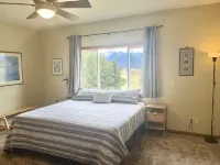 Stunning Bigfork Retreat 4Br/3BA Mountain Views & Montana Charm. Hike Golf Fish! - 홈스테이