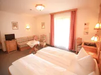 Pension Arzberghof Hotels in Berching