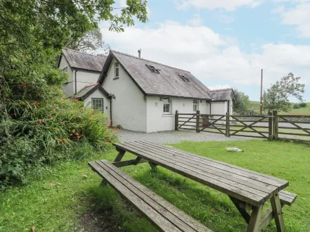 Is Y Deri Отели рядом с достопримечательностью «Шелл Айленд»