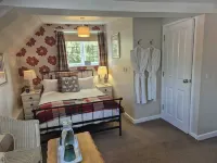 The Three Cups Inn Hotels near Winter Garden, Hillier Arboretum