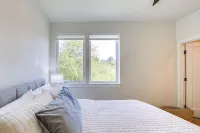 Walk to Beaches: 'Siletz Bay Bliss' Townhome - Homestays