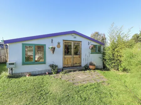 Little Eden by the Sea Отели в г. Гримсби