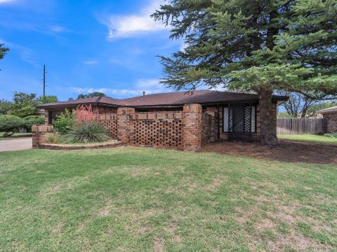 Stead House-3Bd/2ba, Ttu,  Fall Specials! 3 Bedroom Home by RedAwning