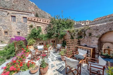 Malvasia Traditional Hotel Отели в г. Monemvasia