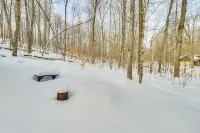 2 Mi to Schuss Mountain: Cozy Cabin w/ Deck - 3-Star