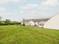 Whiteside Cottage Hotels in Darvel