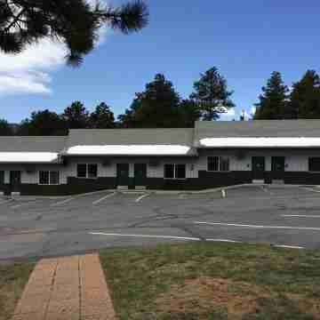 Saddle & Surrey Motel Hotel Exterior