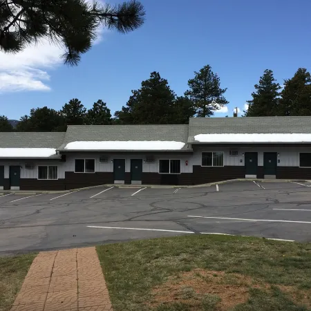 Saddle & Surrey Motel