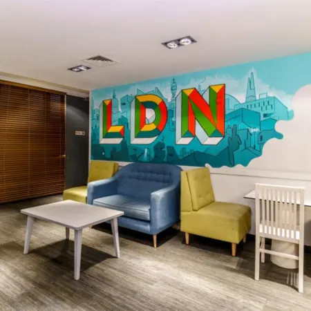 YHA London Central Отели рядом с достопримечательностью «Коллекция Воллеса»
