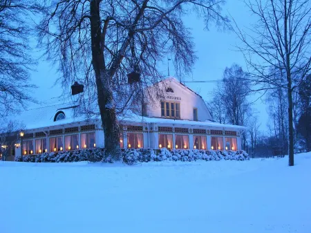 Utö Värdshus Отели в г. коммуна Ханинге