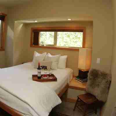 Black Bear Guesthouse Rooms