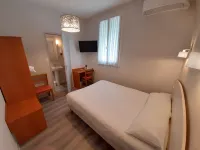 Logis Hôtel Saint Paul Hotels in Linieres-Bouton
