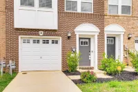 Fenced Yard: Spacious Southern Maryland Townhome! - WiFi
