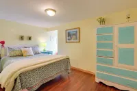 3 Mi to Great Smoky Mtn NP Riverfront Retreat - spa