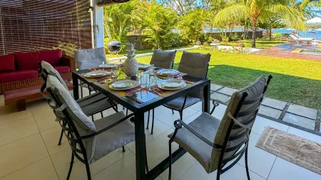 Olana Beach by Horizon Holidays Отели рядом с достопримечательностью «Эксплорерс Маврикий»