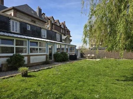 House with garden and free parking Отели рядом с достопримечательностью «Этрета»