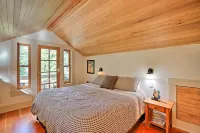 Lopez Island Hideaway w/ Coastal Views + Deck! - Wifi