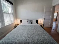 2336A- Upper 3B2B Unit w/ Laundry near UC Berkeley Hotels in Berkeley