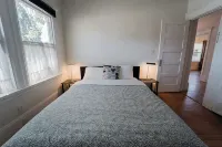 2336A- Upper 3B2B Unit w/ Laundry near UC Berkeley