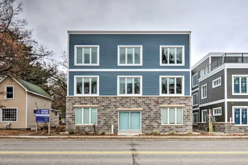 Centrally Located Traverse City Condo 1 Mi to Bay - en bord de mer
