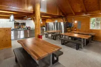 Red Cariboo Resort - 2-Star