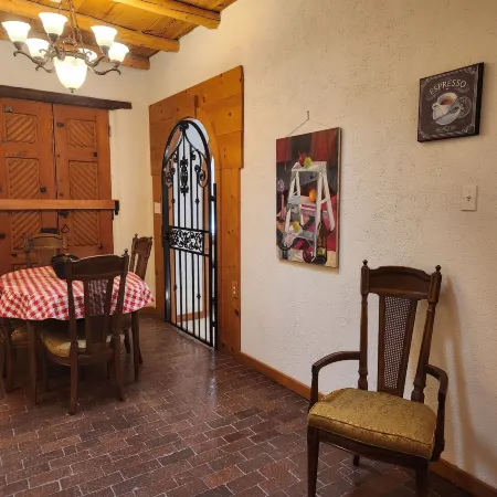 Red Mountain Manor Vineyard and Guesthouse