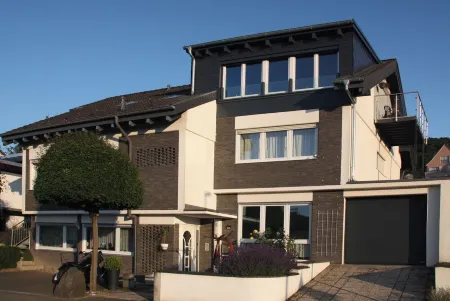 Fewo Peace-deluxe mit Blick auf das Malerische Rheintal und die Germania