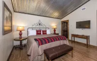 Vineyard Trail Cottages- Adults Only Hotels in Fredericksburg