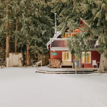 63Mbr - Hot Tub - BBQ - Pets Ok - Wifi - Sleeps 6 2 Bedroom Home by RedAwning