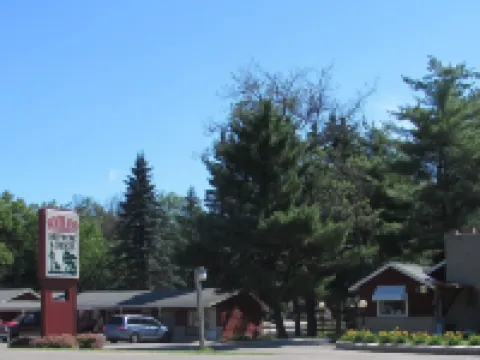 Woodland Motor Lodge Hotels in Grayling Township
