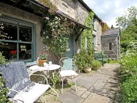 Buck Cottage - parking