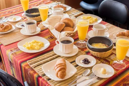 Hotel El Geranio Отели рядом с достопримечательностью «Cuicocha Centro»