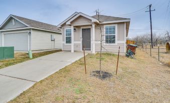 Pet-Friendly San Antonio Home ~ 9 Mi to Lackland!