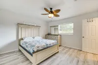 < 2 Mi to Beach & Marina: Bright Ruskin Retreat! - 3-Star