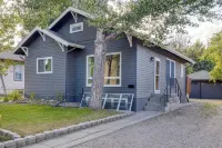 Near Downtown: Spacious Casper Getaway w/ Deck -  Privatzimmer